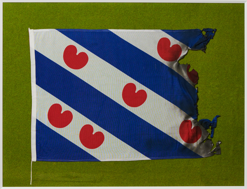 Broken Flag — Wenda Douma (es)